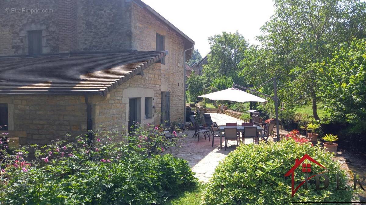 Maison à MACORNAY