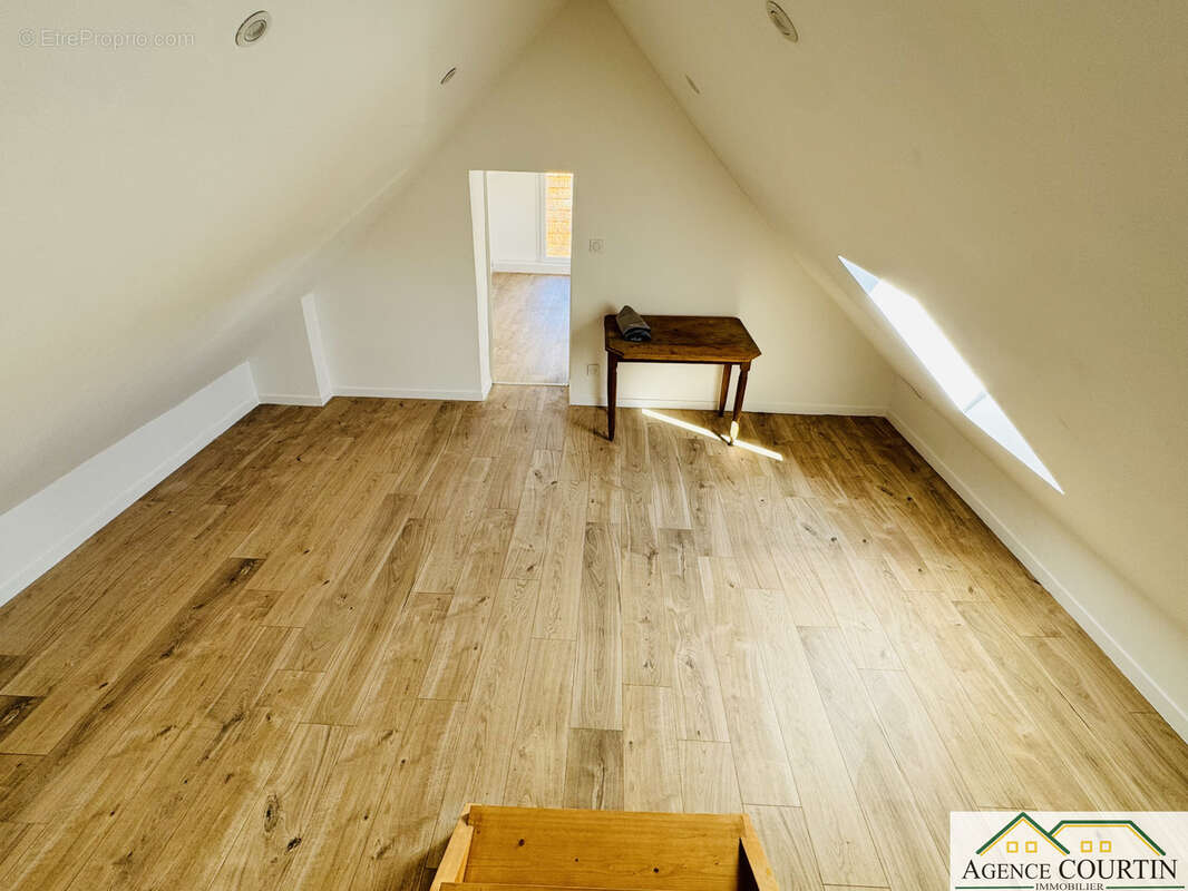 Maison à LA CHAPELLE-SAINT-SAUVEUR