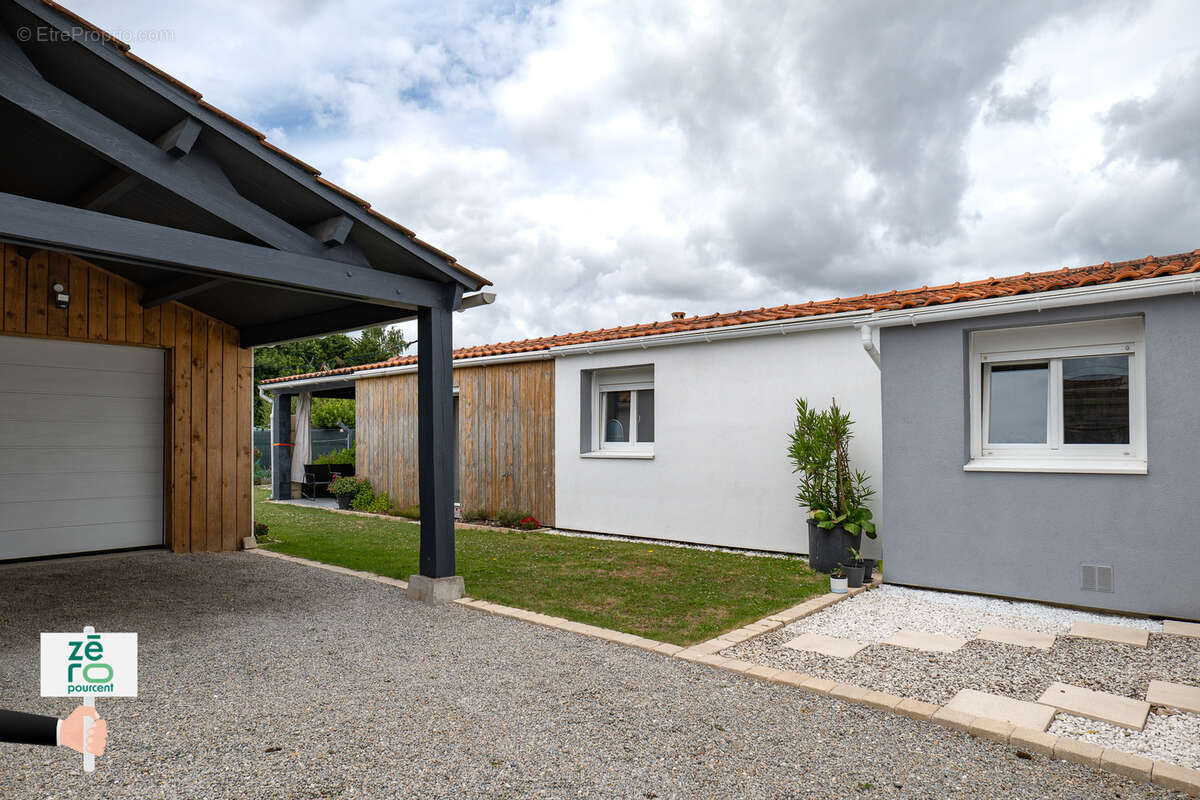 La roche-sur-yon nord   charmant plain-pied 3 chambres avec jardin et garage - photo 2