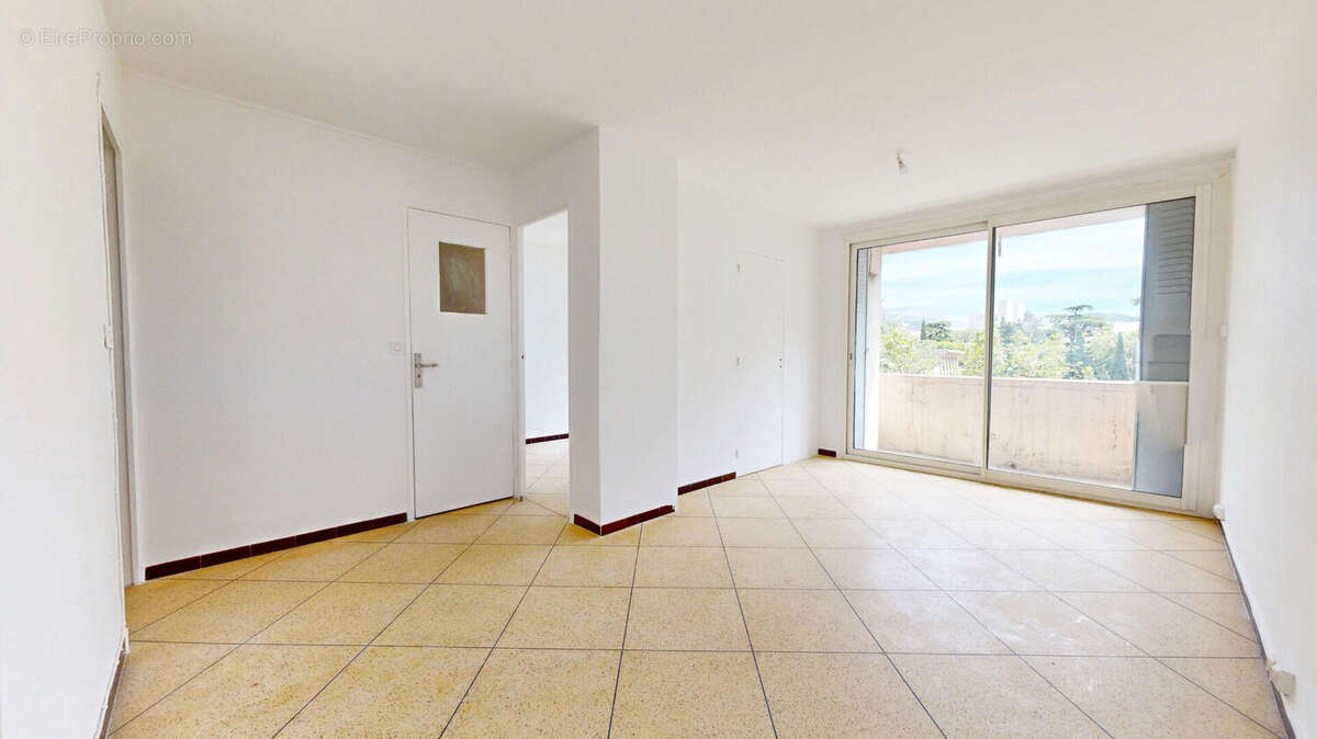 Appartement à MARSEILLE-9E