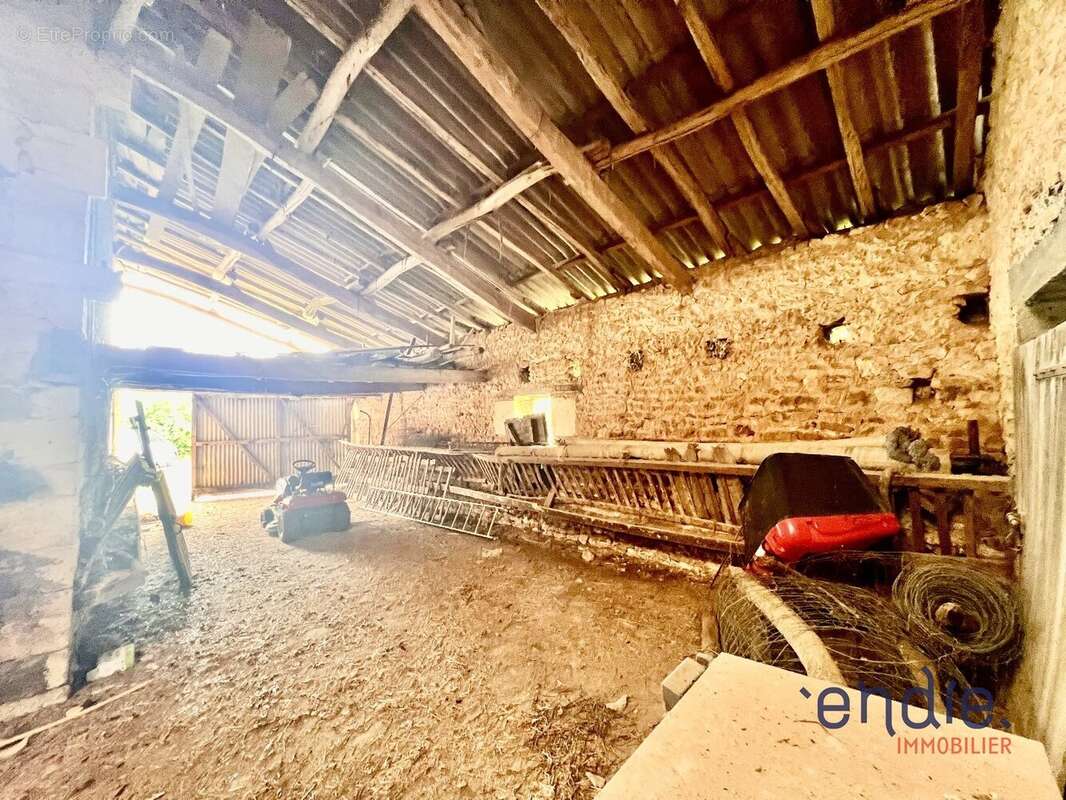 Maison à CHAMPAGNE-SAINT-HILAIRE