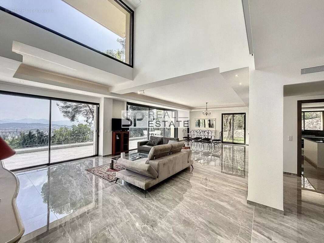 Maison à MOUGINS