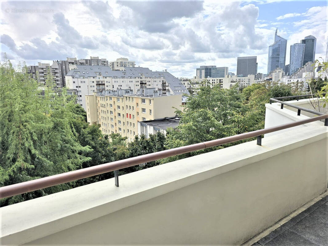 Appartement à COURBEVOIE