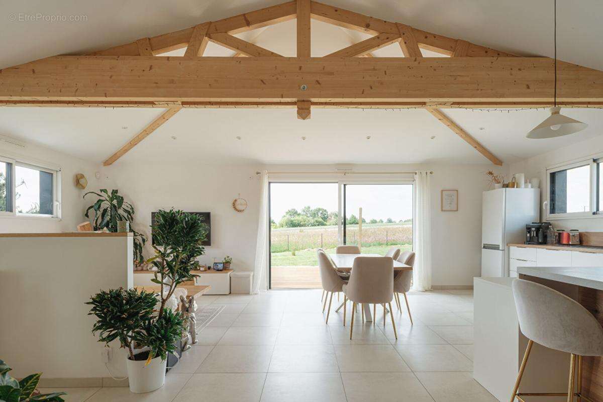 Maison à LA CHAPELLE-BASSE-MER