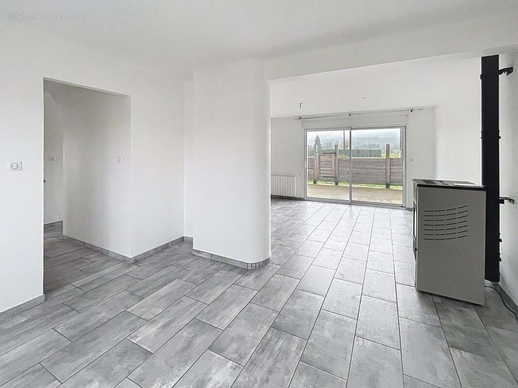 Photo 2 - Maison à CHARMES