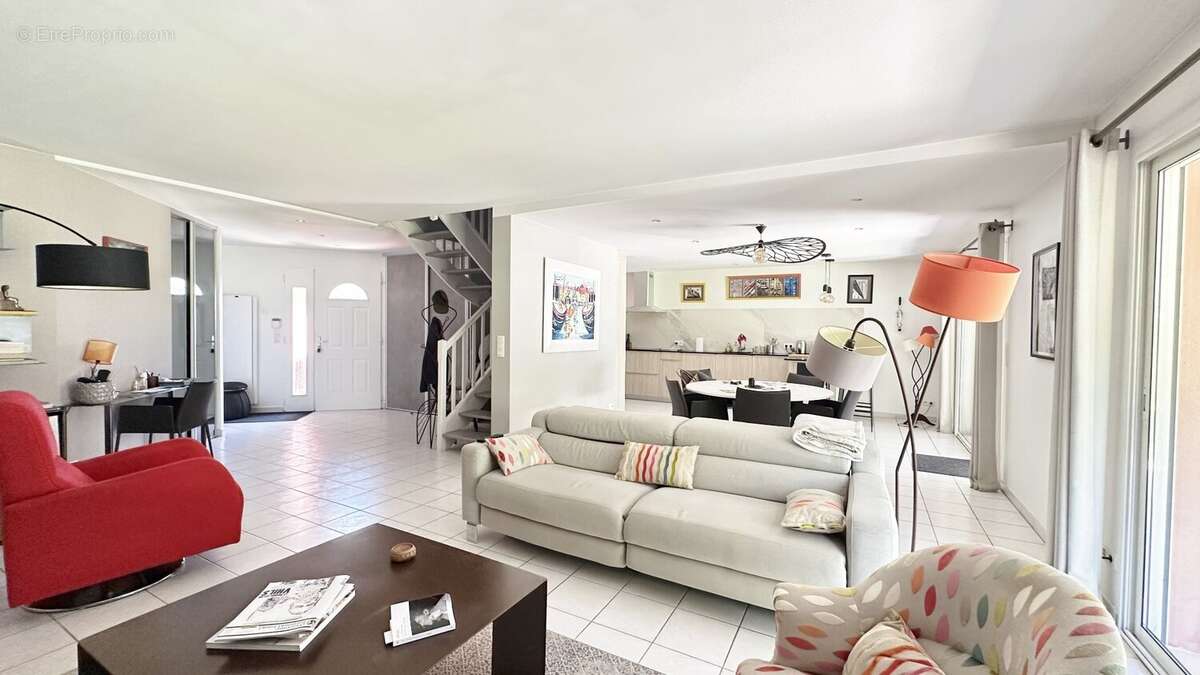CAPBRETON  Quartier Les Vignes  Villa contemporaine avec piscine, grand jardin et dépendance - photo 5