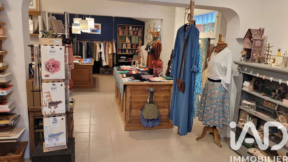 Commerce 66 m² à Maubec  - photo 3