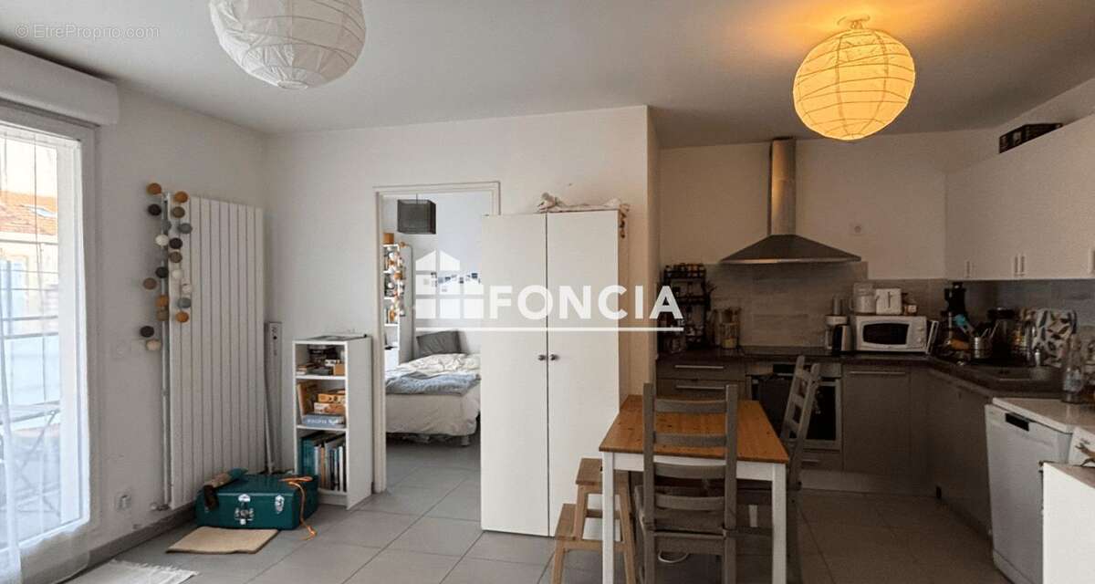 Appartement à MARSEILLE-4E