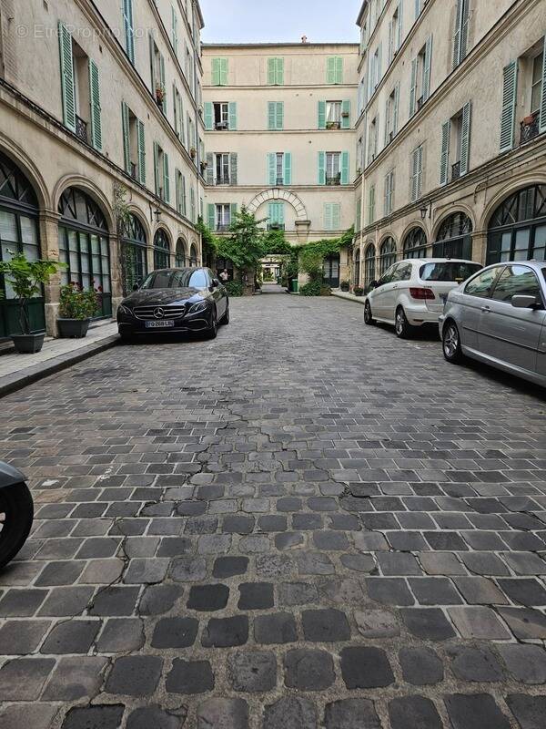 Parking à PARIS-10E