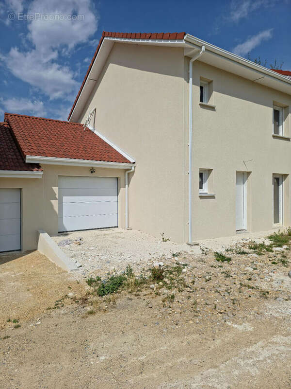 20 Minutes de Bourgoin Jallieu Maison de 91m² avec terrain - photo 2
