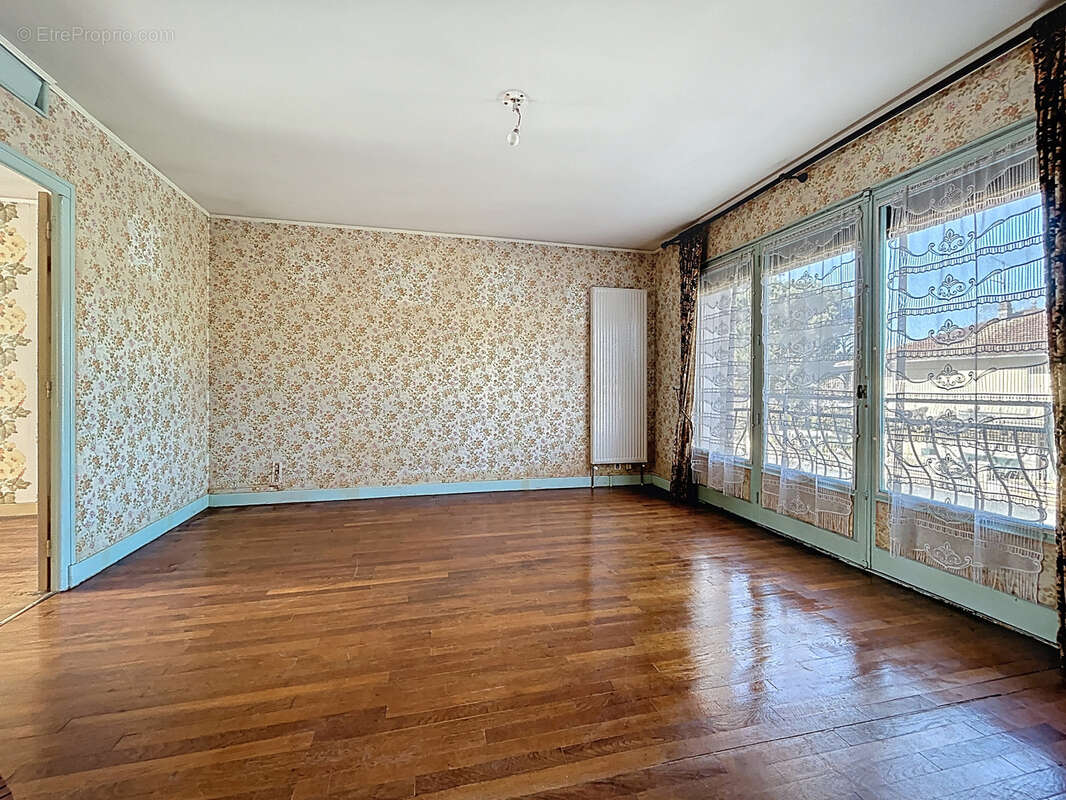 Maison à SAINT-PANTALEON-DE-LARCHE