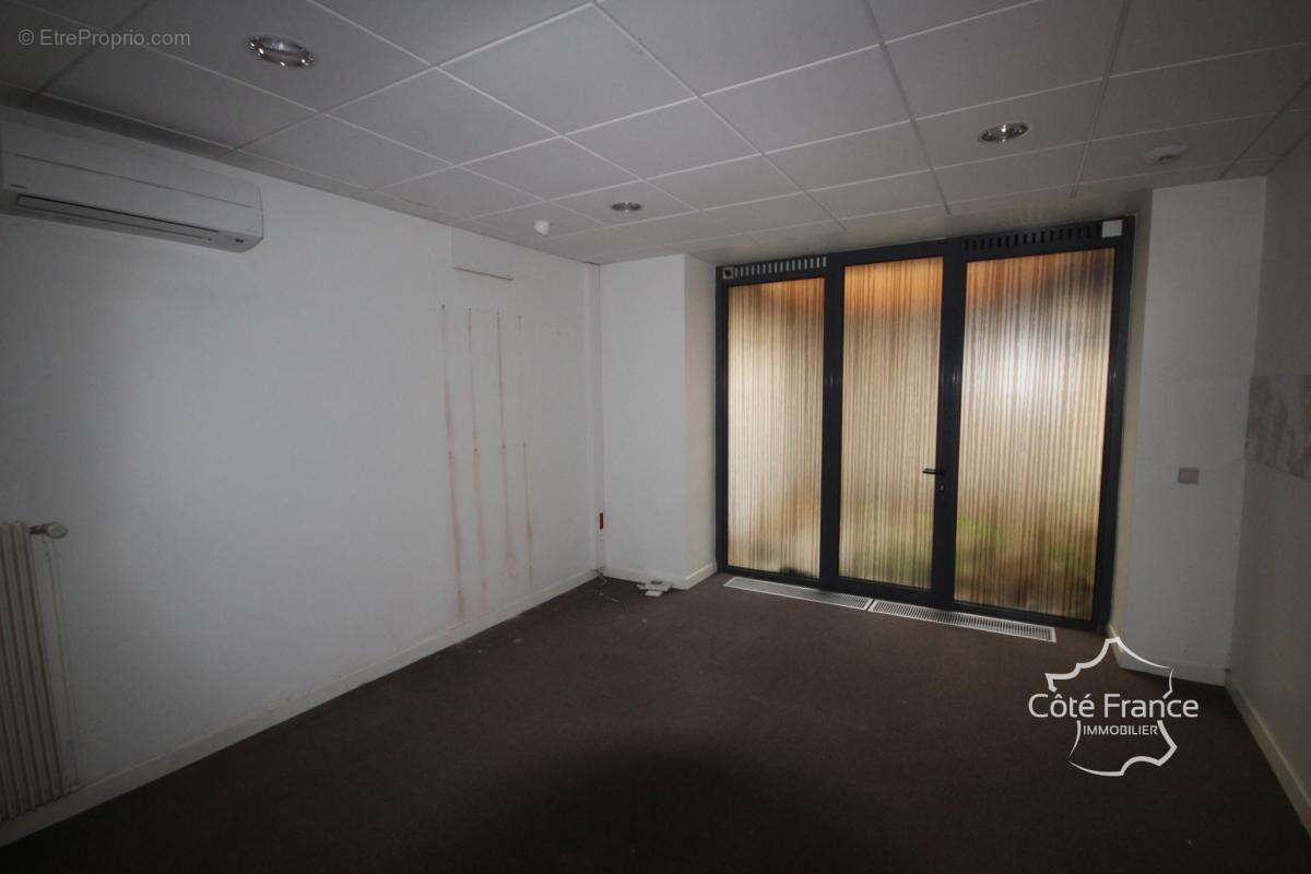 FUMAY Grand local commercial  de 218 m2 - photo 11