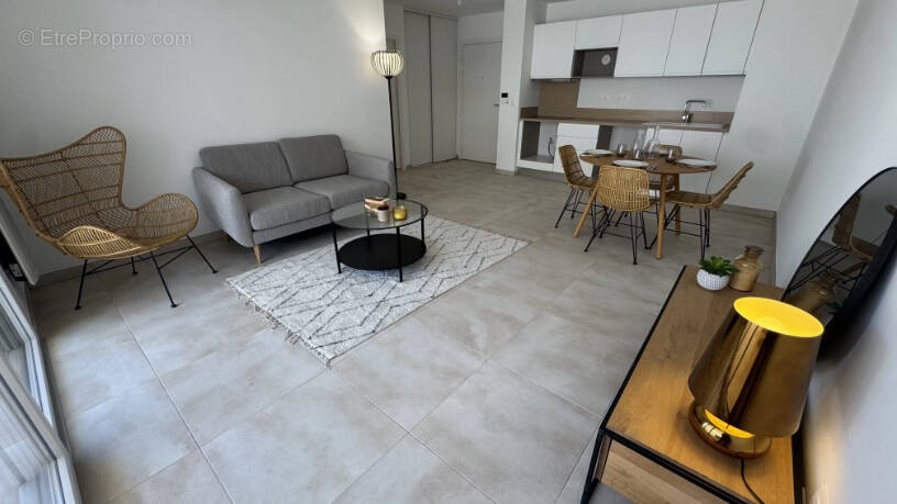 Appartement à VIC-LA-GARDIOLE