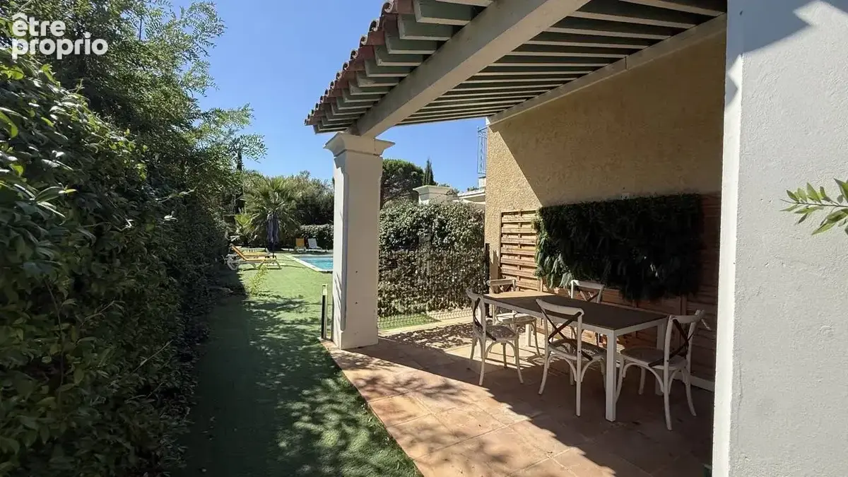 Vente à Terme LIBRE sur 18 ans - Villa (3 appartements DUPLEX + piscine) sur 910m²  à Saint Aygulf 83370 - photo 11