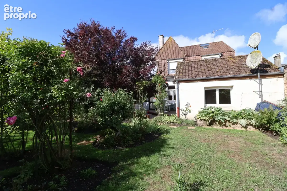 A proximité de la place maison de charme bâtie sur 515 m2 avec 4ch, 2sdb garage 2 voitures et cave - photo 5