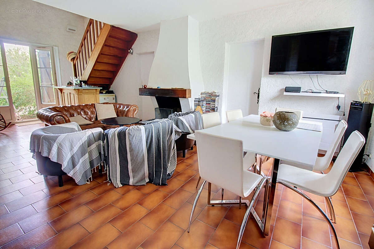 A VENDRE Maison 100 m² -  4 chambres - avec jardin - au coeur de Taradeau - photo 9