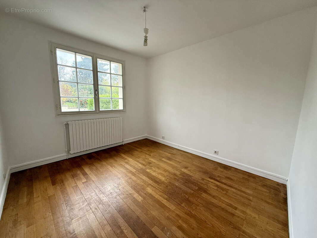 Maison à MORAINVILLIERS