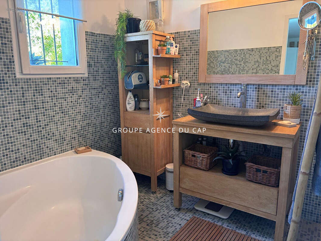 Maison à LES ISSAMBRES