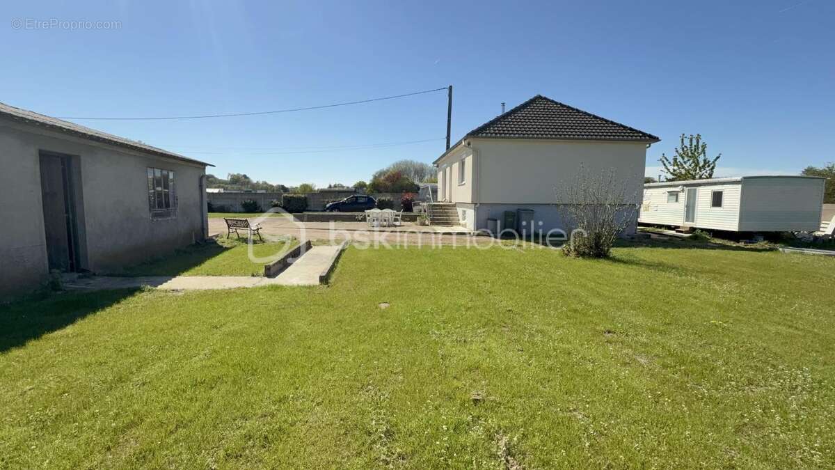 Maison rénové avec prestations de qualité – Parcelle de 1 640 m² - photo 11