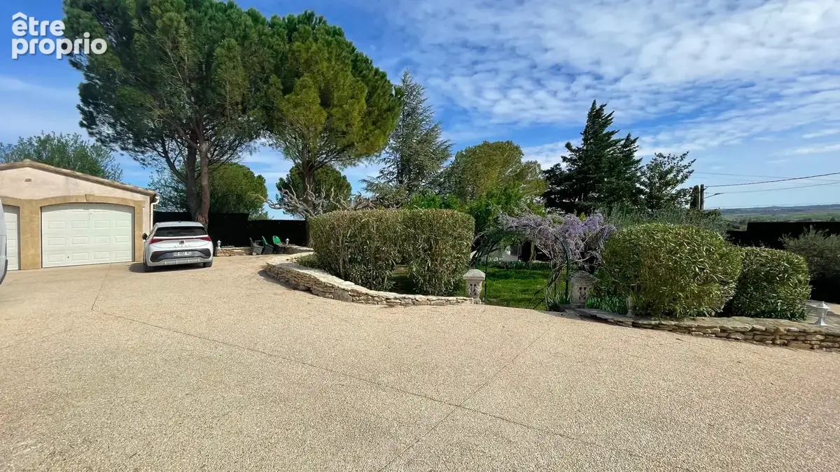 Proche Pont du Gard, villa avec parc paysager, piscine et double garage - photo 13
