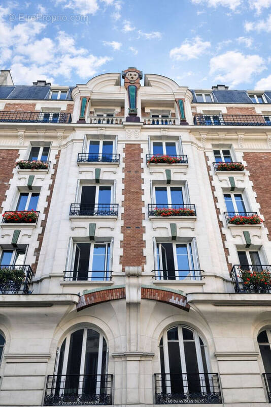 Appartement à PARIS-14E