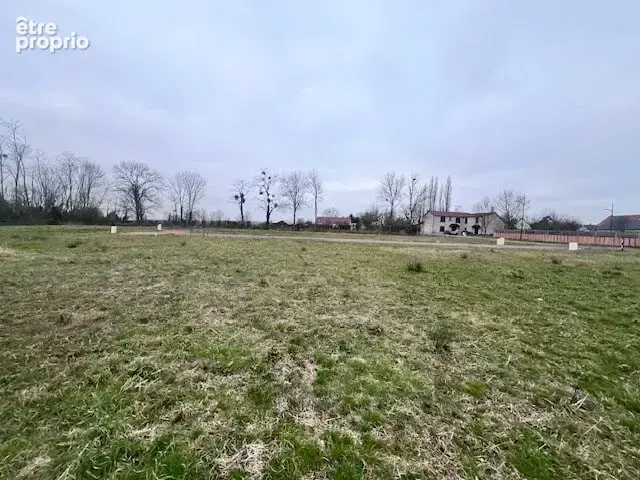 Photo Terrain à Magny-Cours au prix de 31 000€