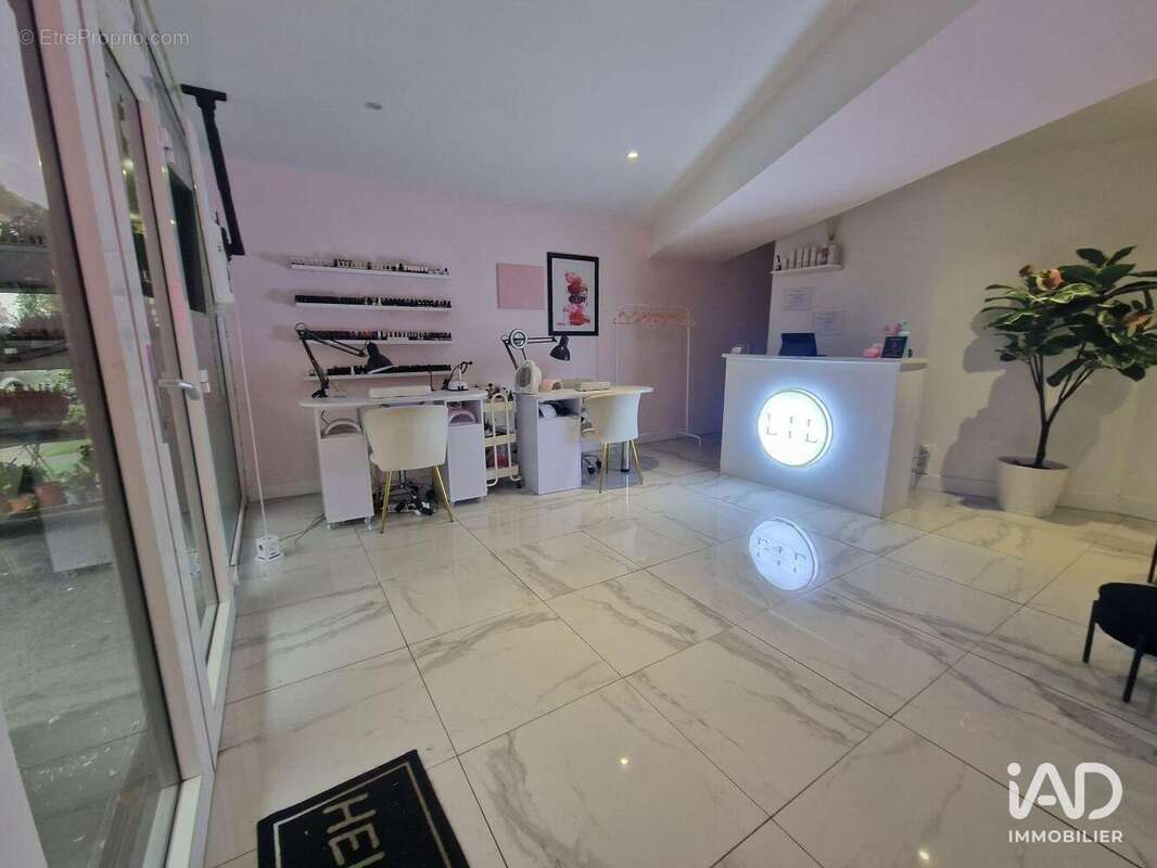 Photo 2 - Commerce à NEUILLY-SUR-MARNE