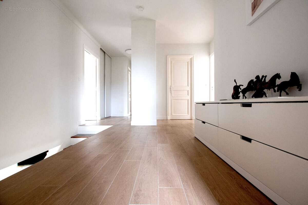 Maison à CHATEAUNEUF-GRASSE