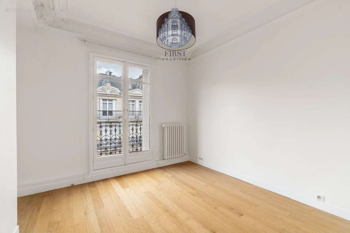 Appartement à PARIS-8E