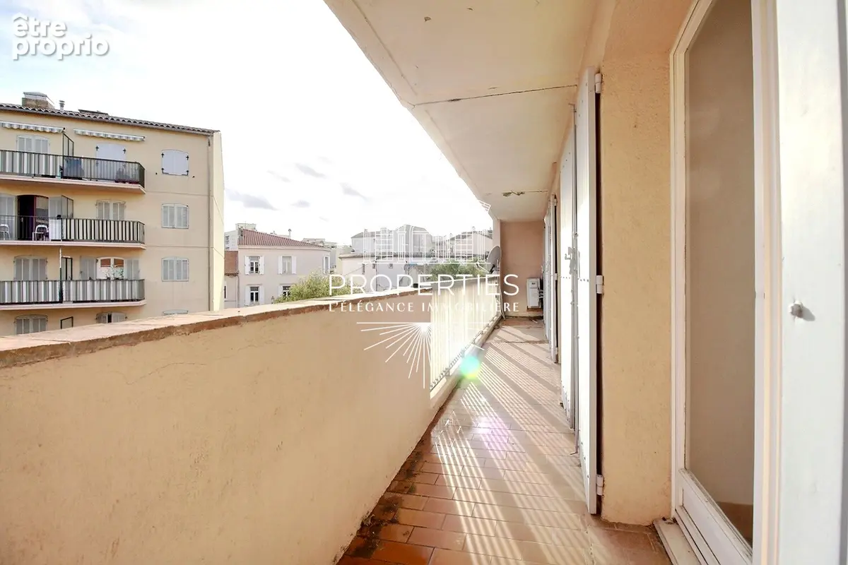 Sainte-maxime - centre ville - t3 traversant - 73m² - balcons - ascenseur - cave - photo 1