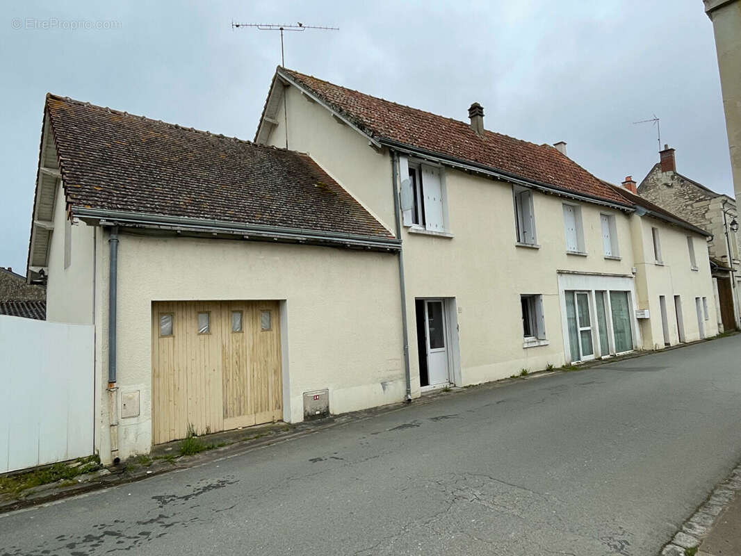 Maison à COUSSAY-LES-BOIS