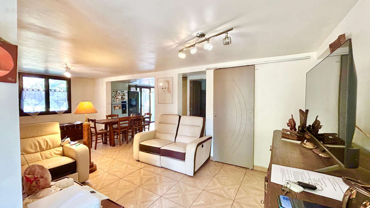 Maison à MONTESQUIEU-DES-ALBERES