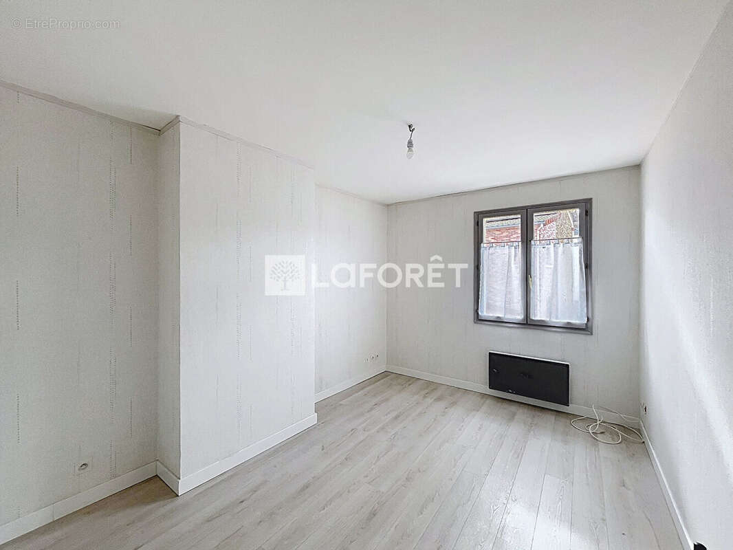 Maison à MORAINVILLIERS