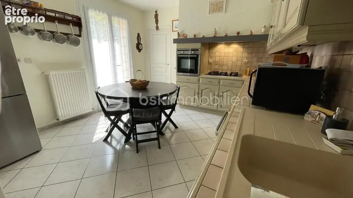 Maison sur sous-sol complet rénovée avec soins sur 3532 m² de terrain non clos - photo 9