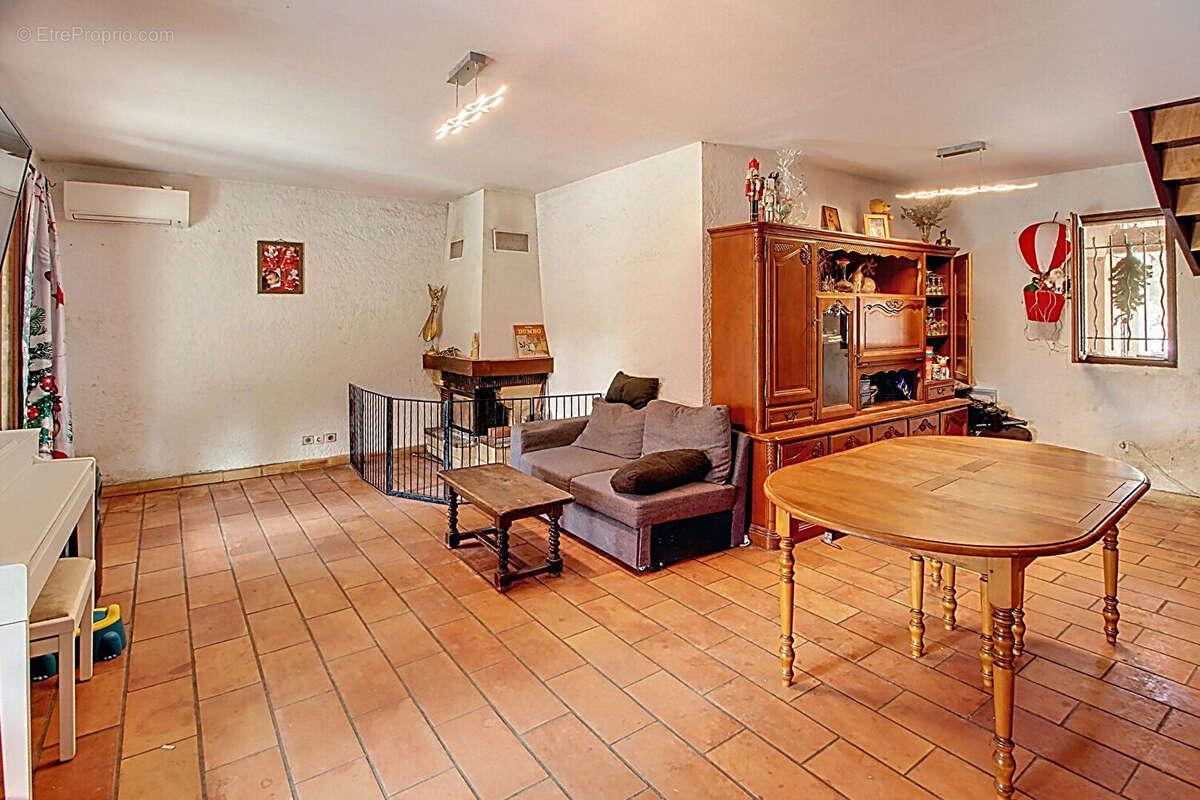 Maison à ENTRECASTEAUX