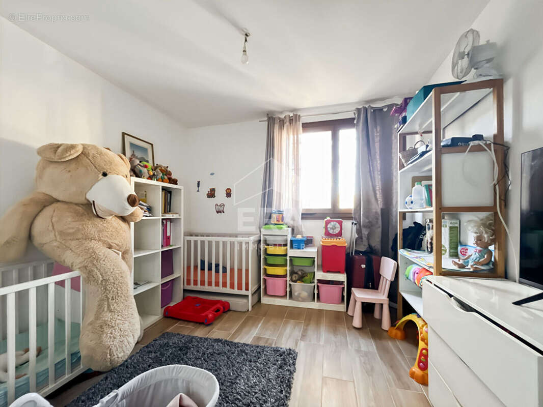 Appartement à MARSEILLE-4E