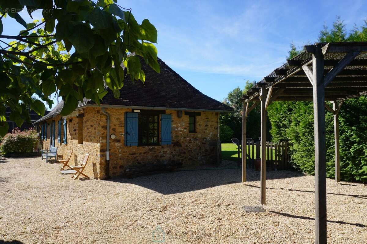 Charmant ensemble immobilier avec deux maisons et piscines au coeur du Périgord vert. - photo 21