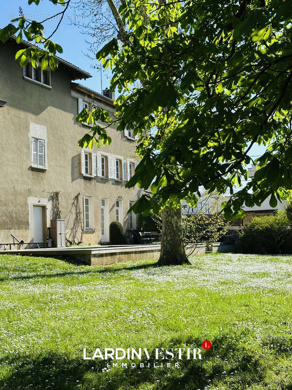 Maison à SAINT-GENIS-LAVAL