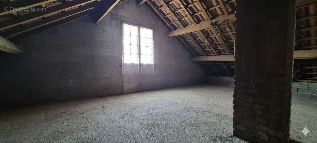 Maison à MOGNEVILLE