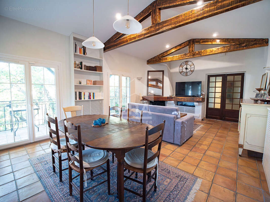 Autre à LA ROQUETTE-SUR-SIAGNE