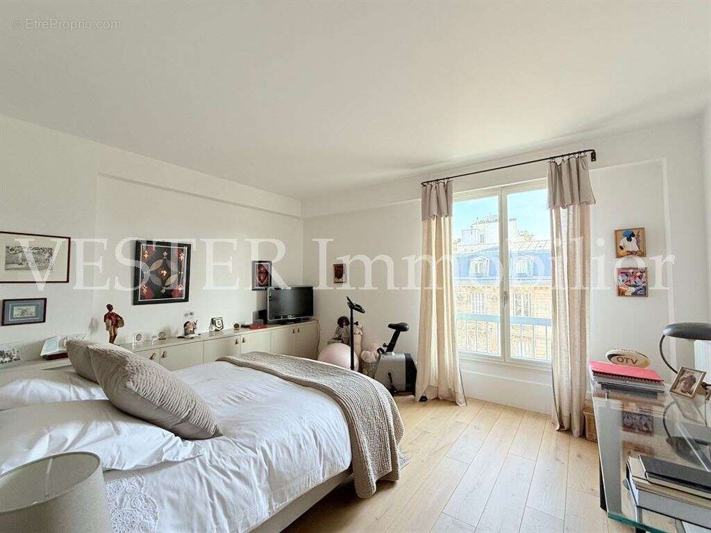 Appartement à PARIS-7E