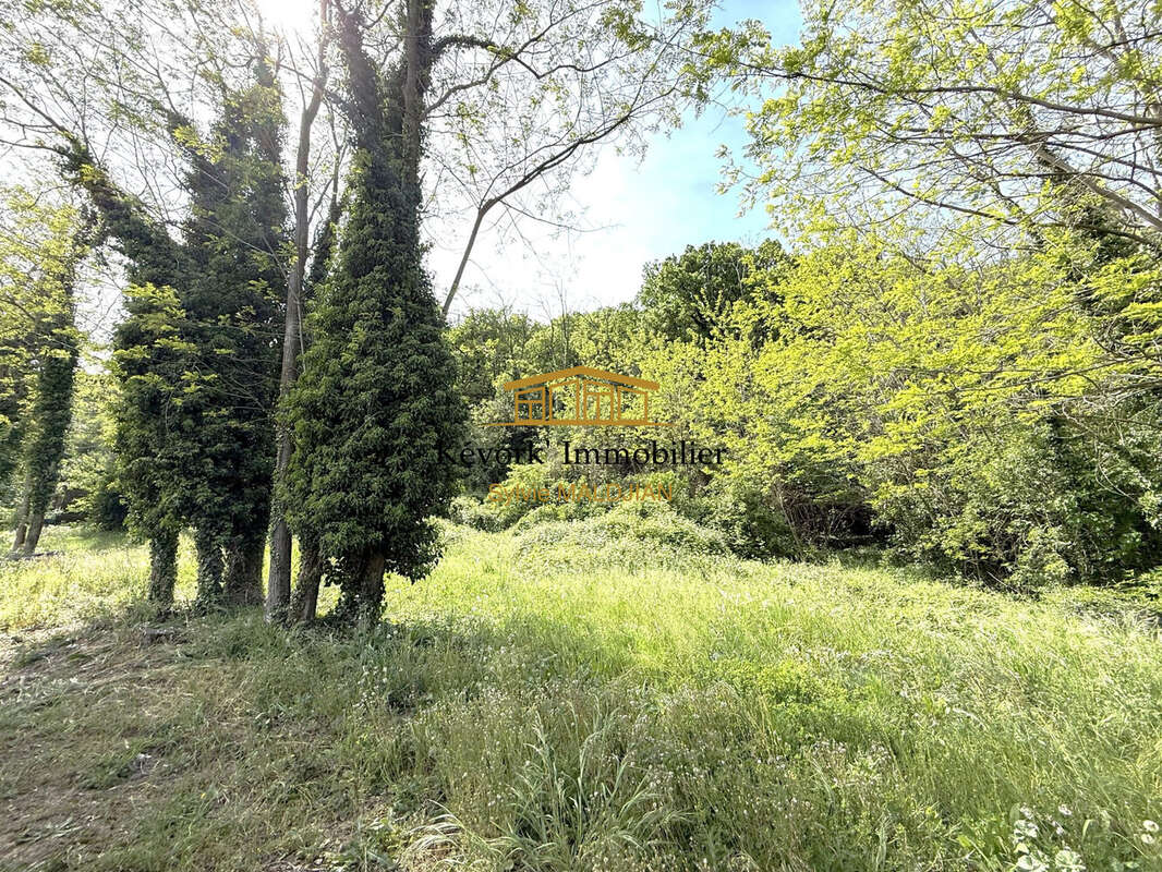 Terrain à SOYONS