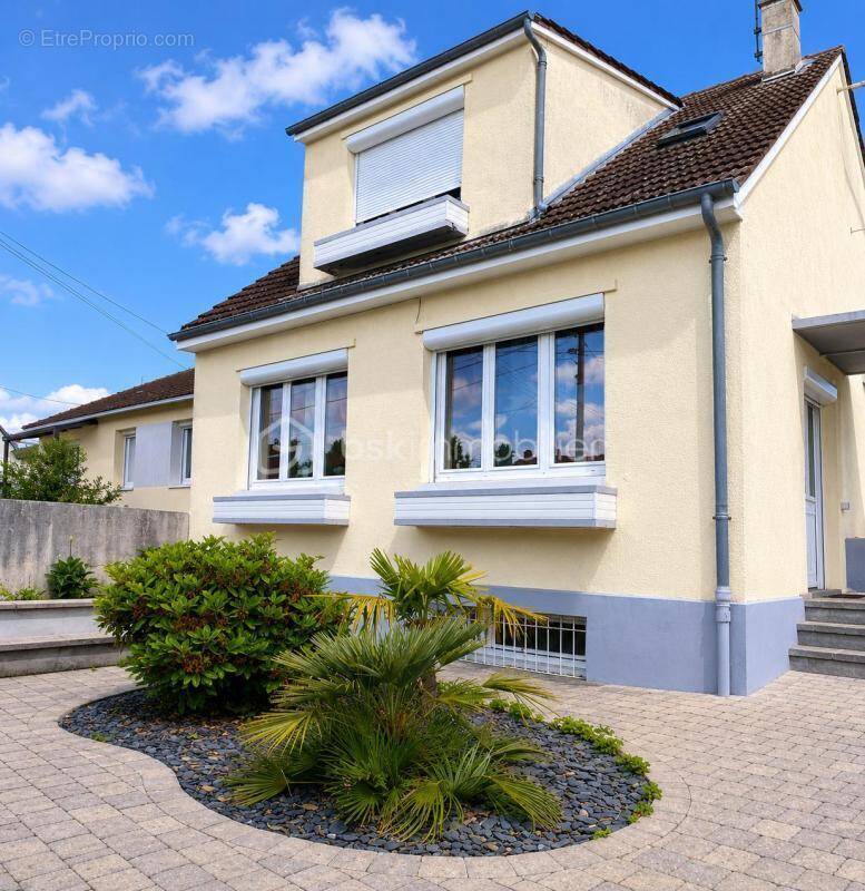 Maison à SAINT-ETIENNE-DU-ROUVRAY
