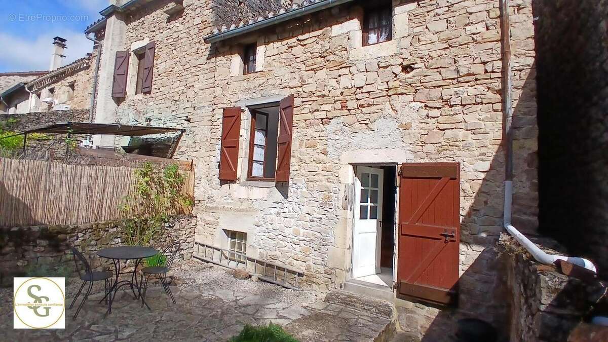   - Maison à LES CABANNES