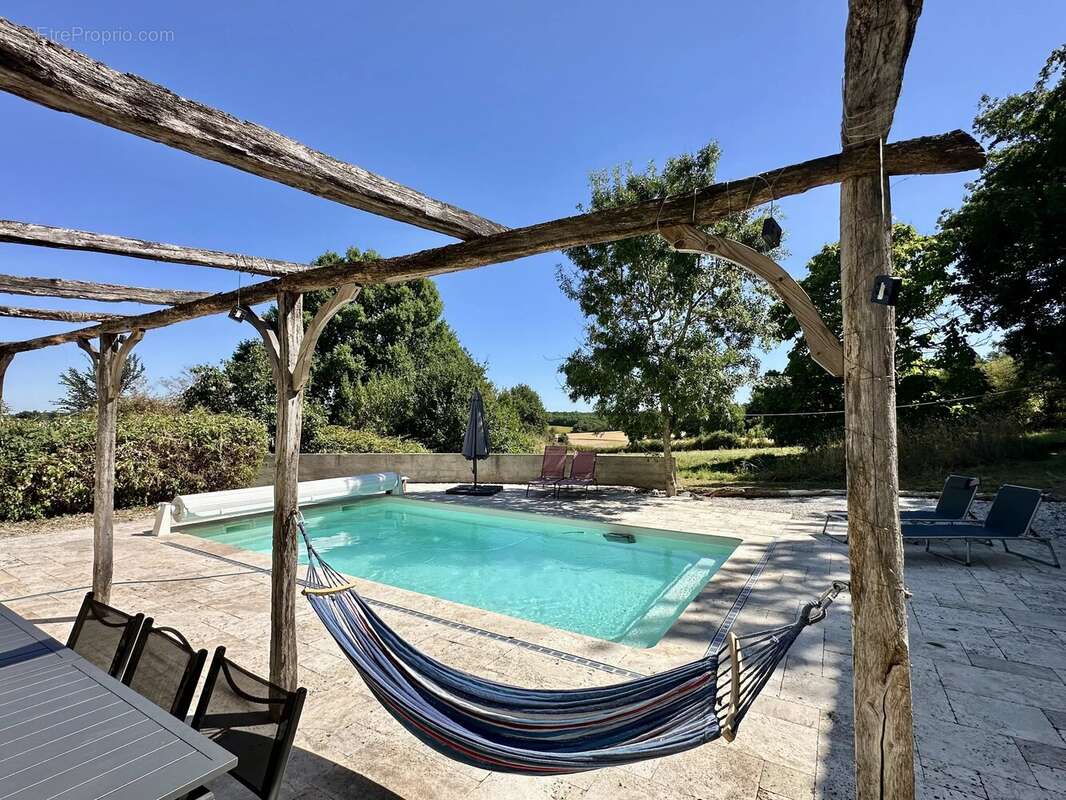 Un véritable havre de paix au cœur de la nature – Piscine chauffée, intimité et vue dégagée sur la campagne - photo 2