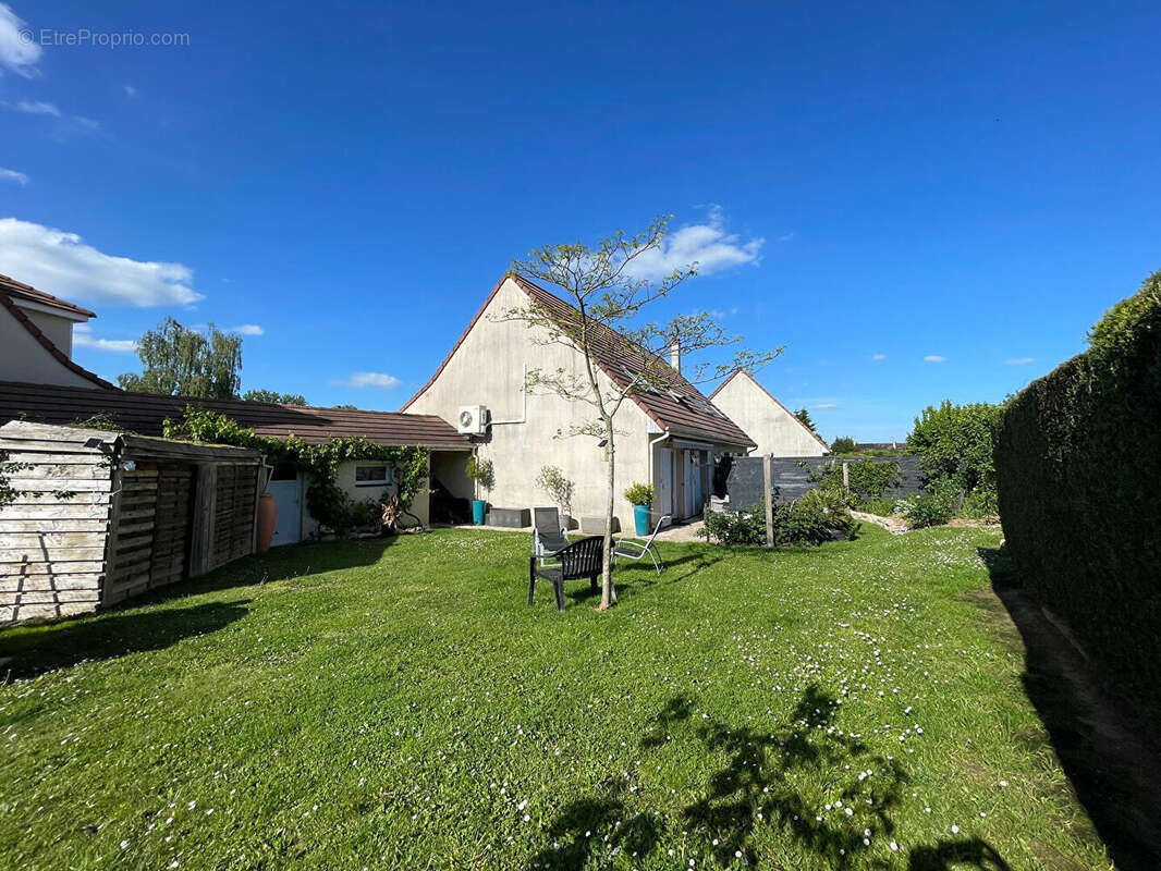 Maison à CHEVRY-COSSIGNY