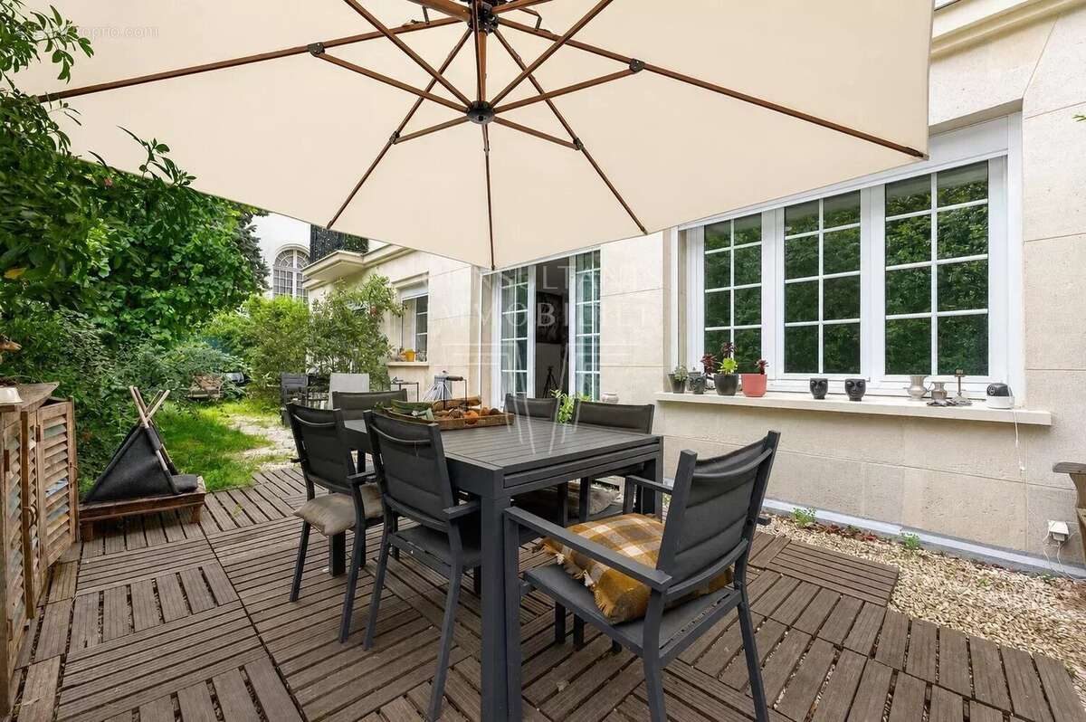 Appartement à PARIS-16E
