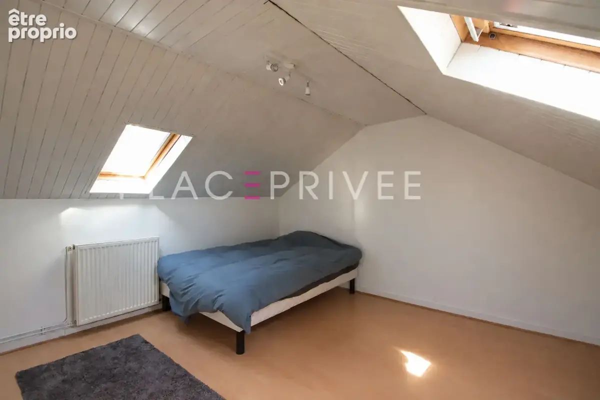 Maison avec jardin et stationnement - photo 13