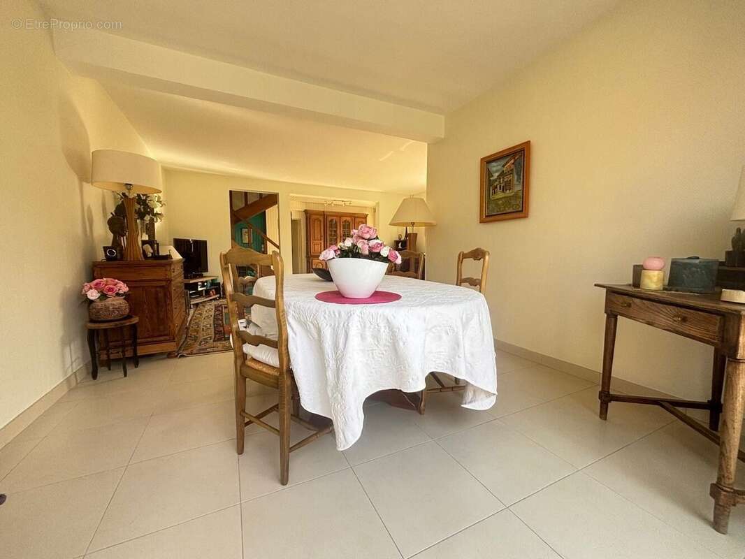 Maison à SAINTRY-SUR-SEINE