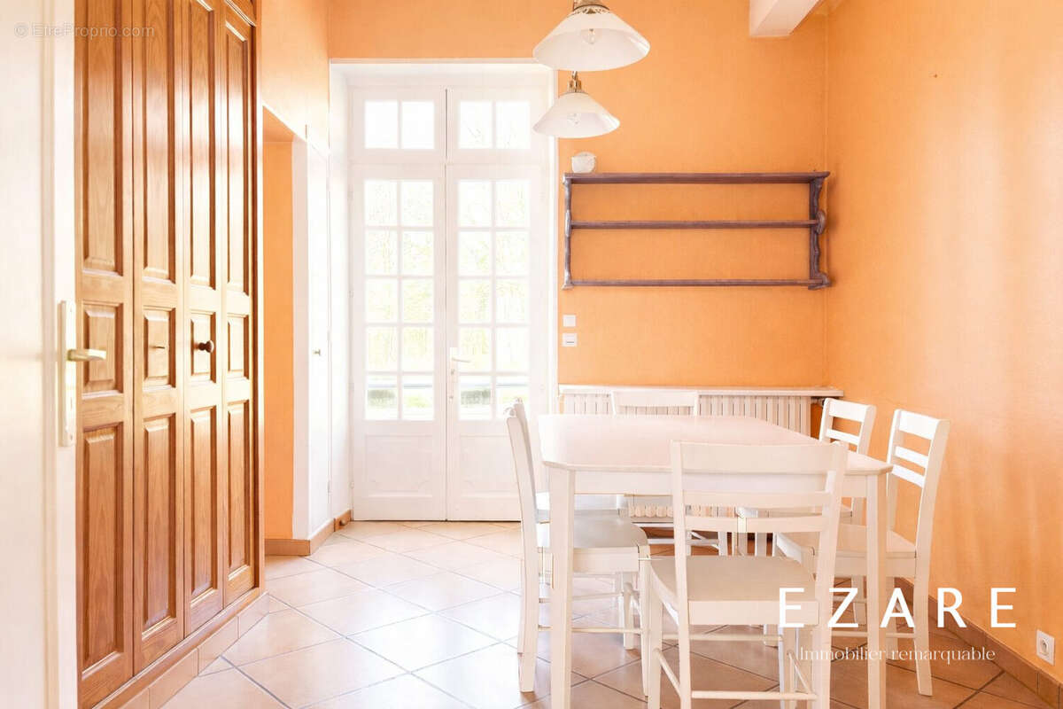 Maison 389 m² à Dole  - photo 8